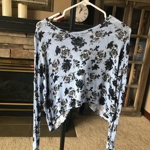 Women’s crop with long sleeves